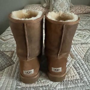 Men’s size 12, Classic short, UGG boots, model Australia, color: Chestnut